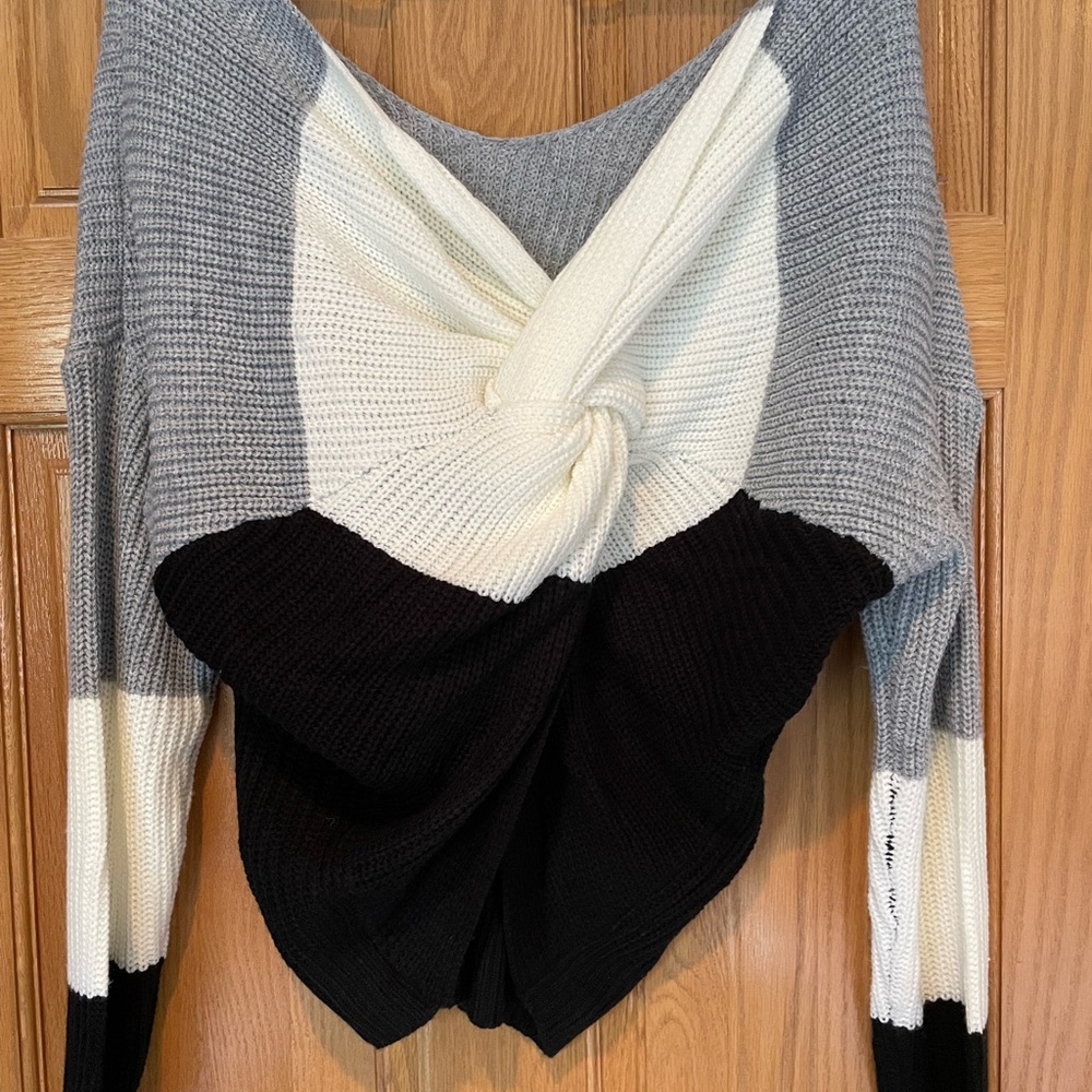 Main Strip Women’s Colorblock Knit Sweater - Gray, Black, and White